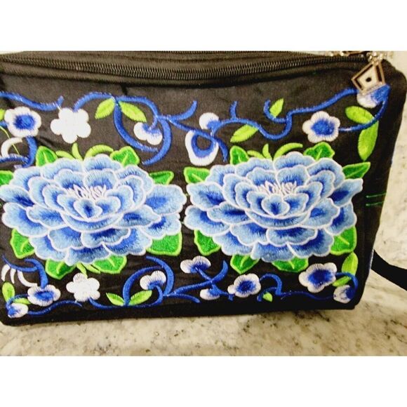 Embroidered Flowers Nylon Crossbody Bag Medium Capacity Shoulder Bag Blue Roses - Picture 2 of 12
